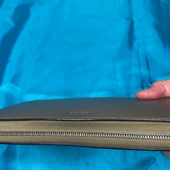 Celine Pebble Leather Wallet Yellow Interior Excel cond. Includes box & dust bag - Picture 5 of 15